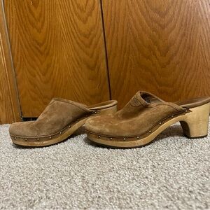 Ugg Tan Women's Clogs